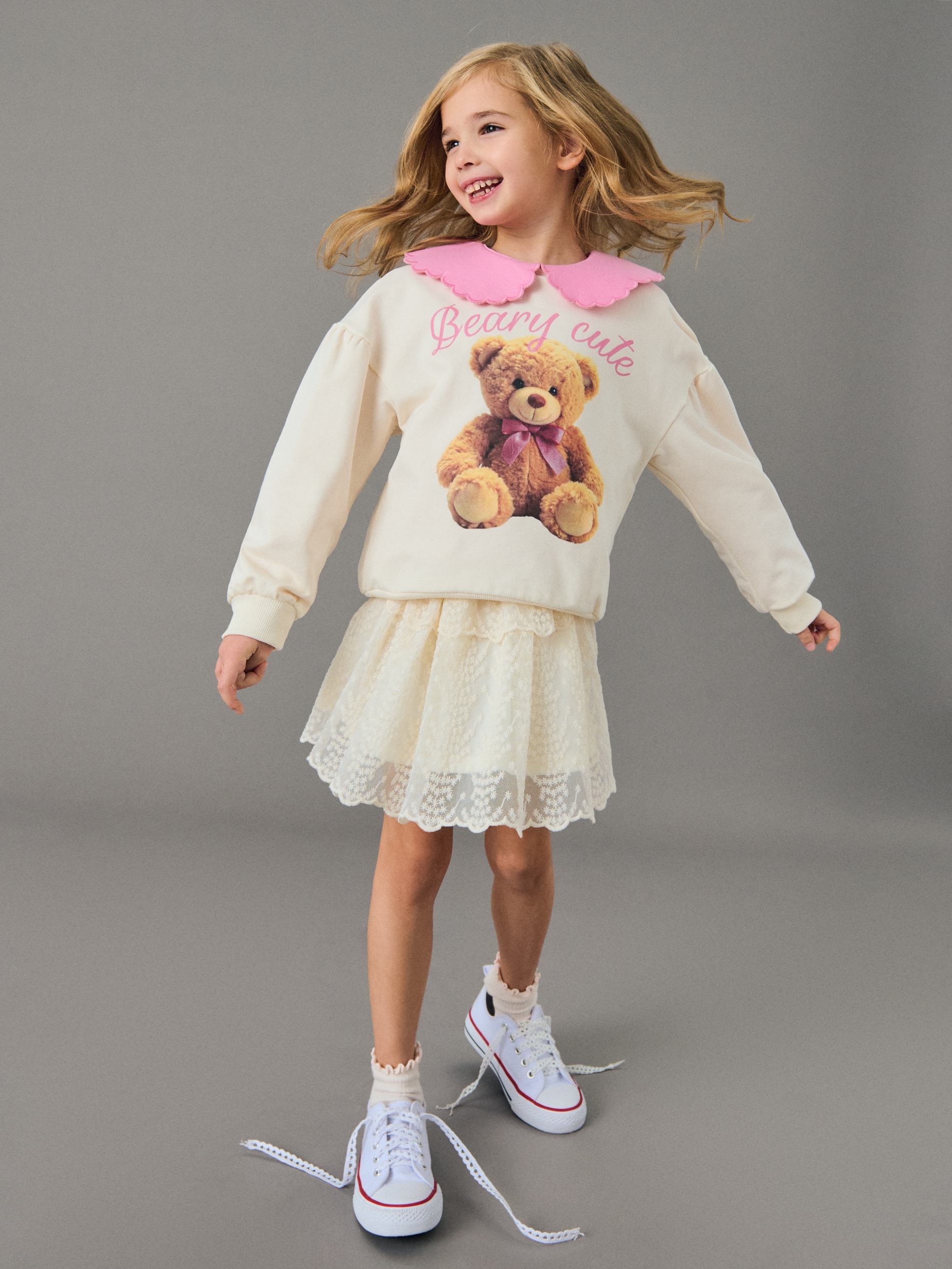 Sinsay - Tiulowa spódnica mini z haftowanym wzorem - biały