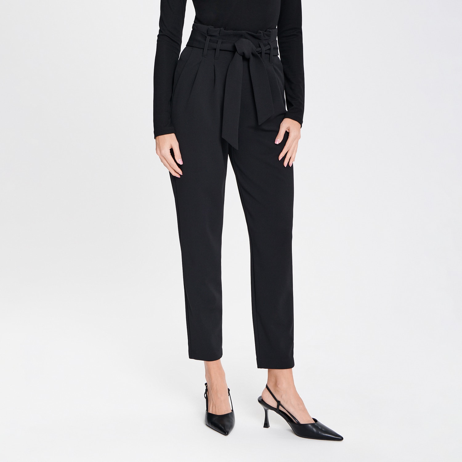 E-shop Sinsay - Elegantné nohavice - Čierna