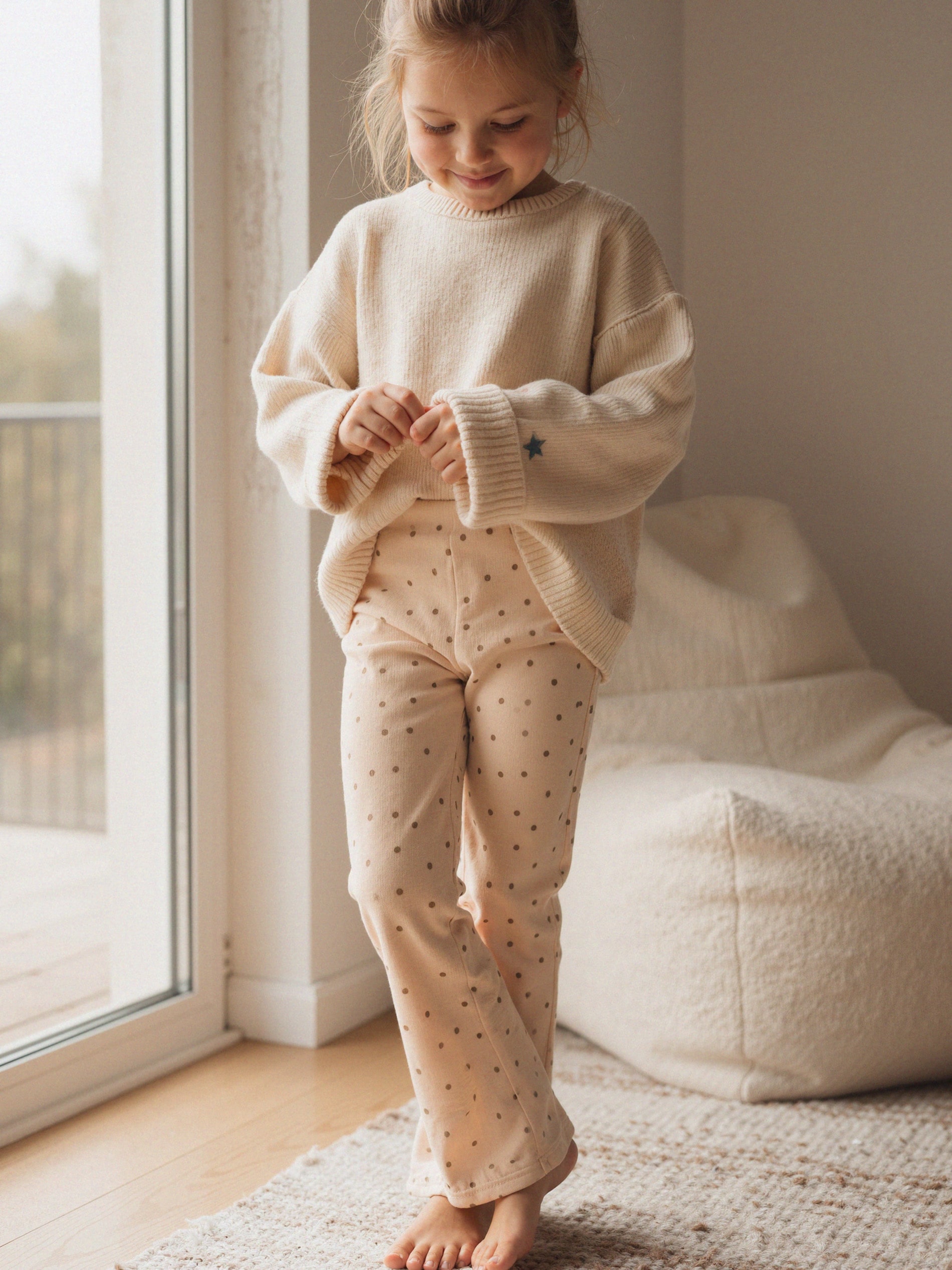 Sinsay - Prążkowane spodnie flare - kremowy