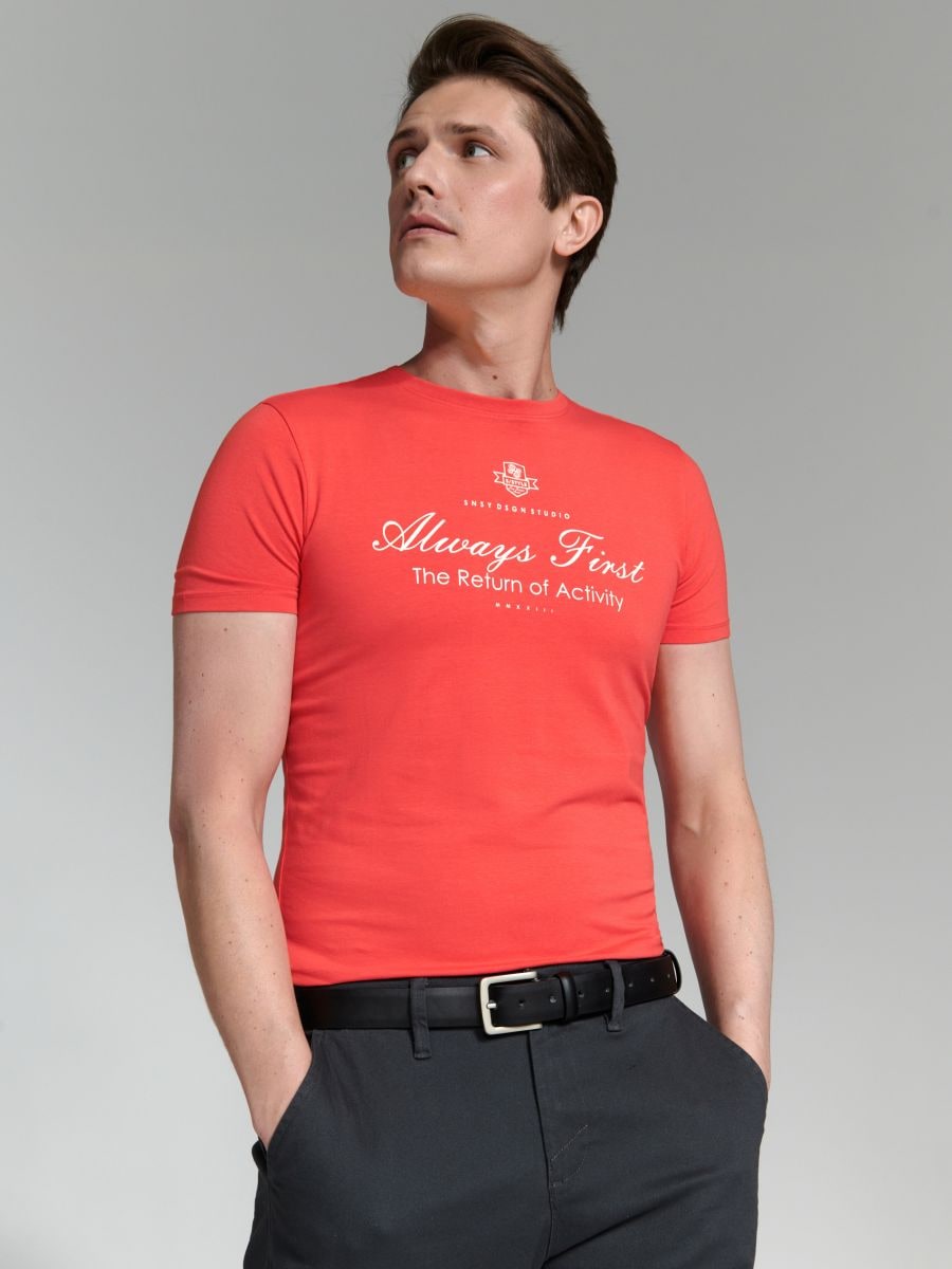 T-shirt con stampa - corallo - SINSAY