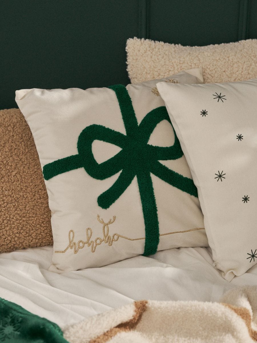 Poszewka na poduszkę z motywem świątecznym - zielony - SINSAY