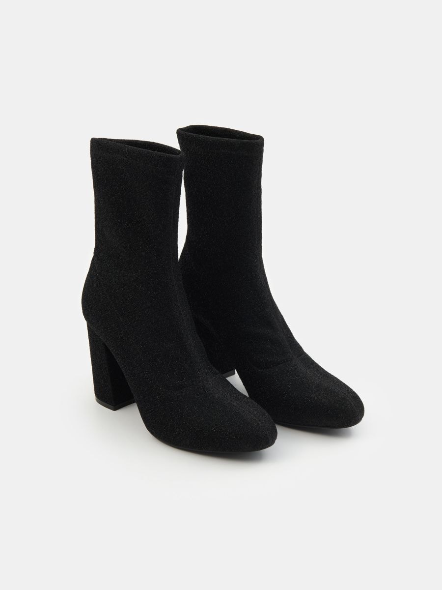 Ankle Boots mit Absatz - Schwarz - SINSAY