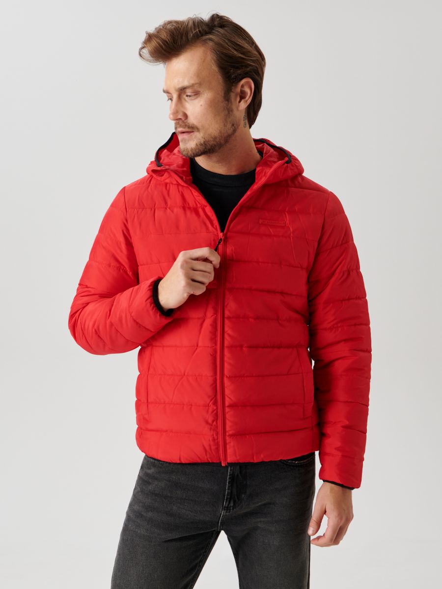 Prošivena jakna s kapuljačom - crvena - SINSAY
