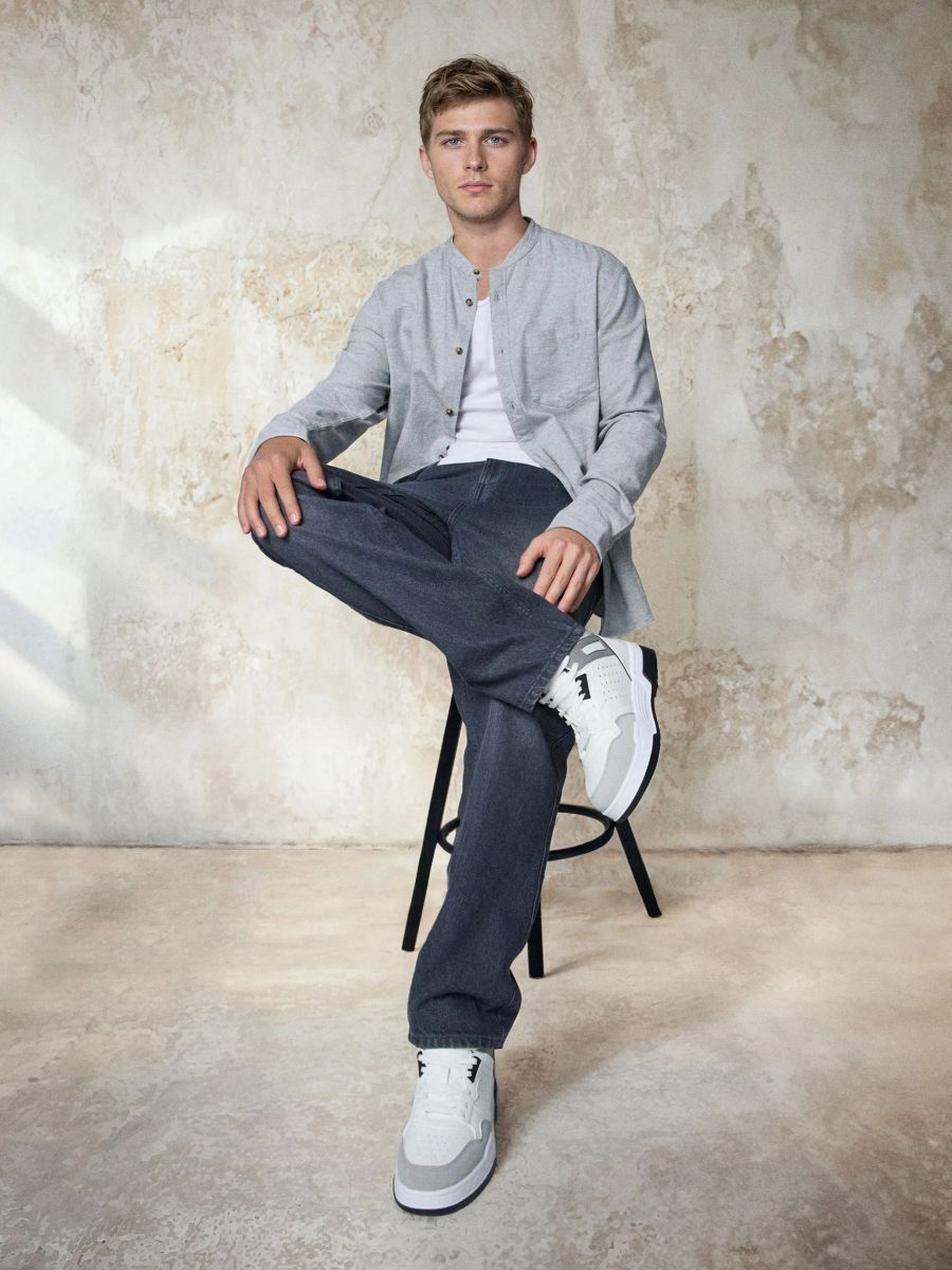 Podloženi visoki športni copati - bela - SINSAY