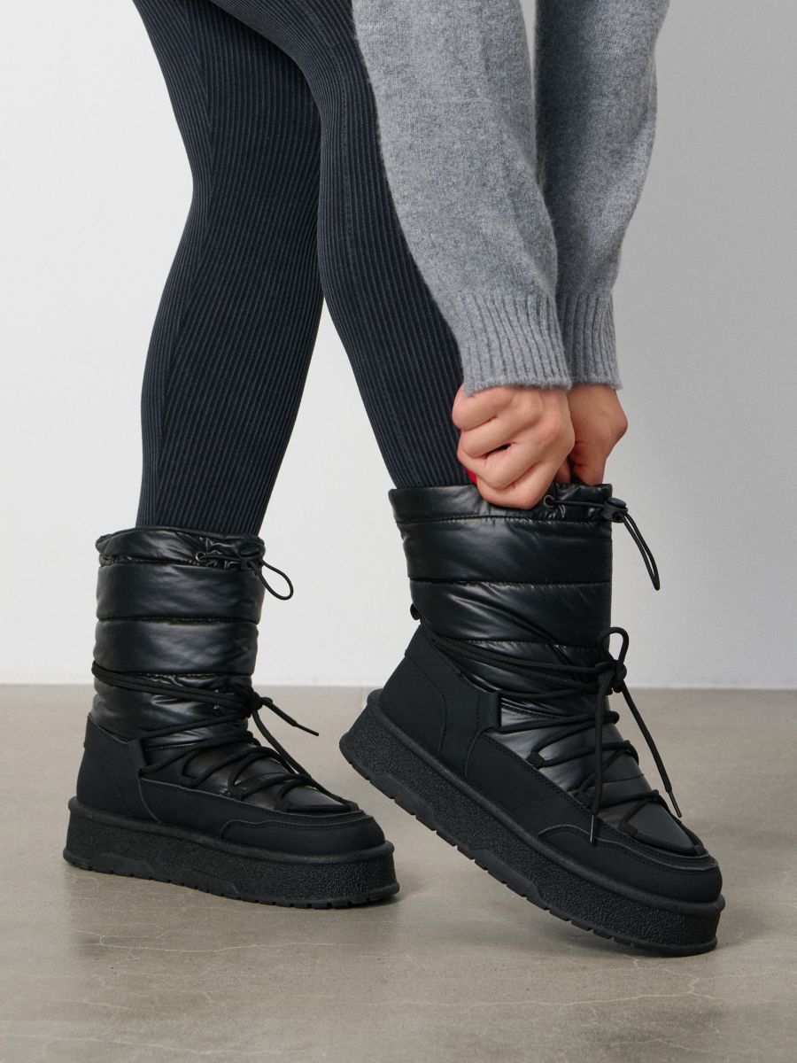 Шнуровані черевики до щиколотки - чорний - SINSAY