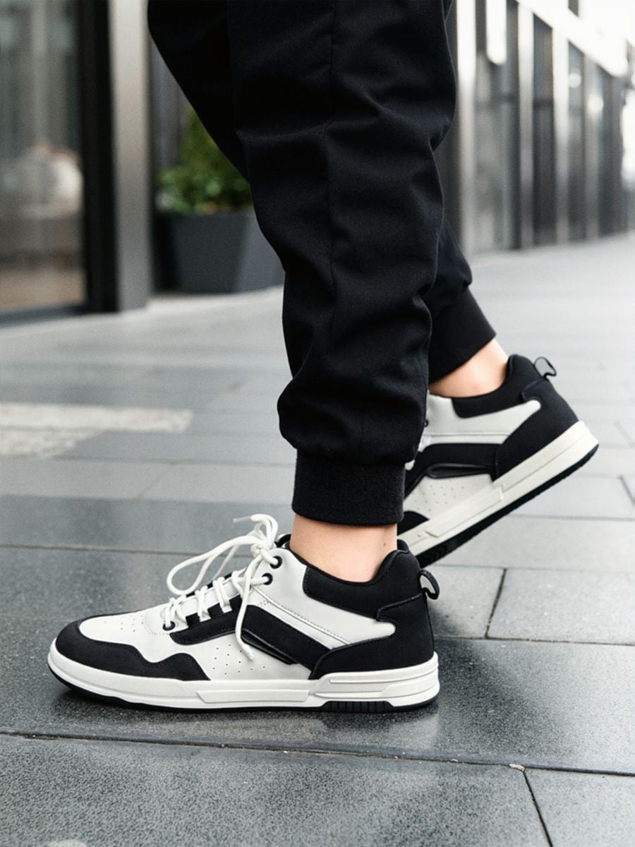 Sneakers in pelle sintetica - bianco - SINSAY