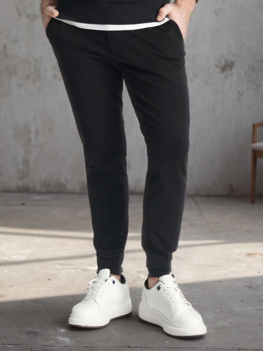 Спортен панталон slim jogger - черeн - SINSAY