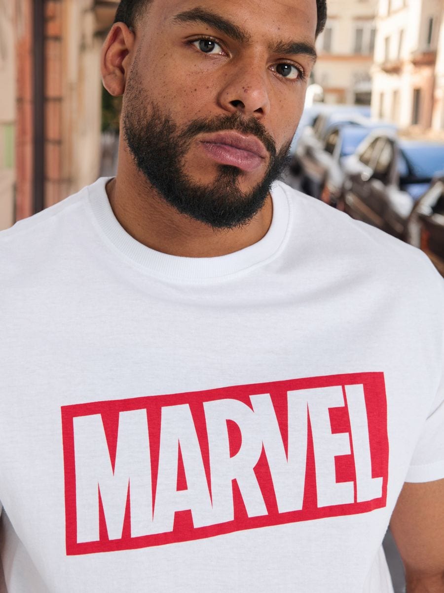 Marškinėliai Marvel - balta - SINSAY