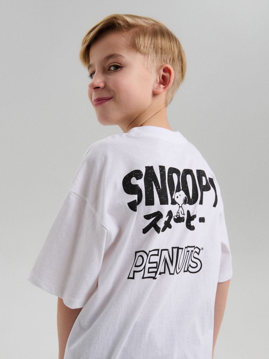 Majica sa printom na leđima Peanuts - bijelo - SINSAY