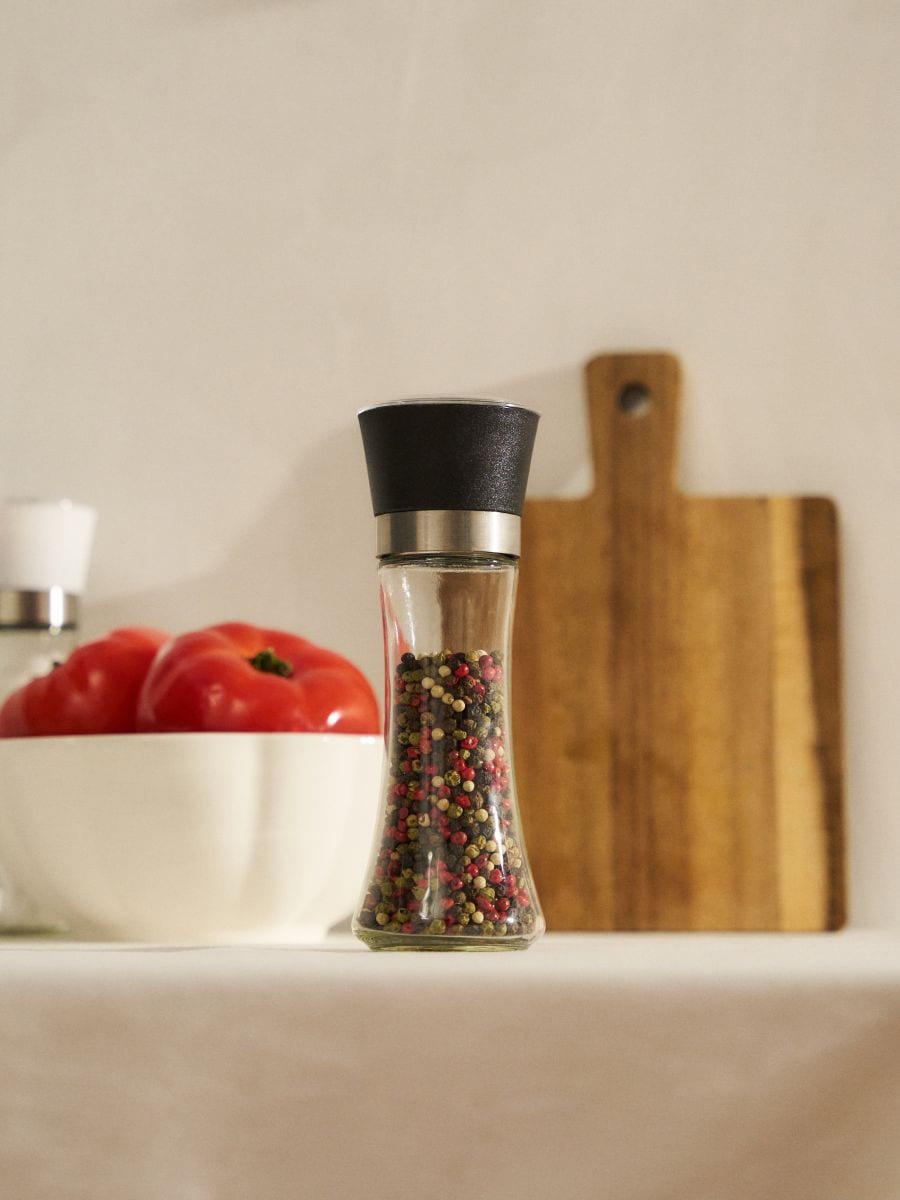 Szklany młynek do przypraw - czarny - SINSAY
