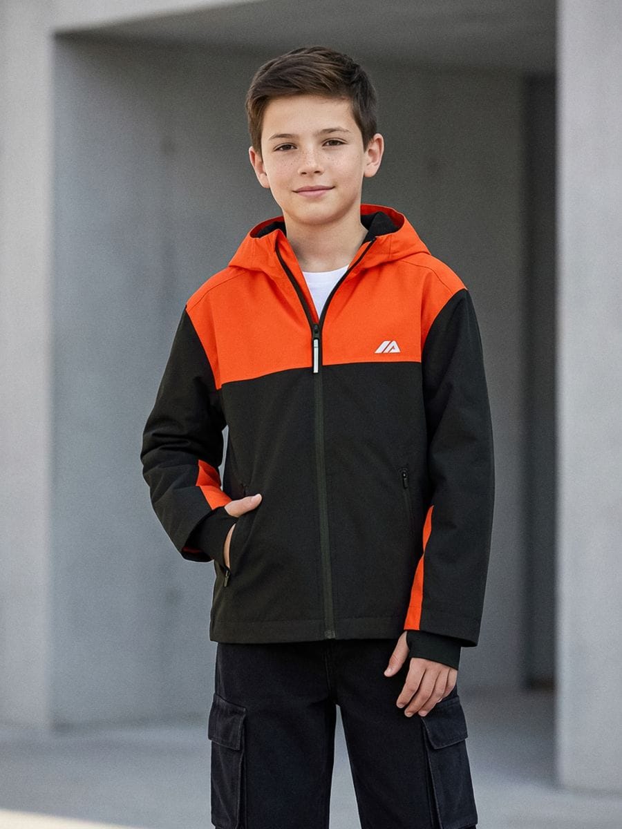 Легка активна куртка з капюшоном - чорний - SINSAY