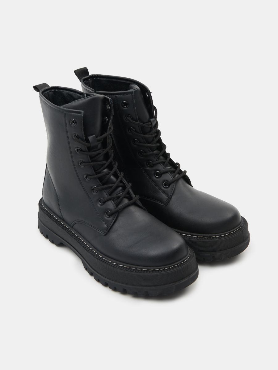 Suvarstomi aulinukai - juoda - SINSAY