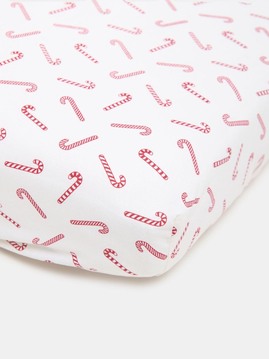 Prześcieradło z gumką ze wzorem świątecznym - kremowy - SINSAY