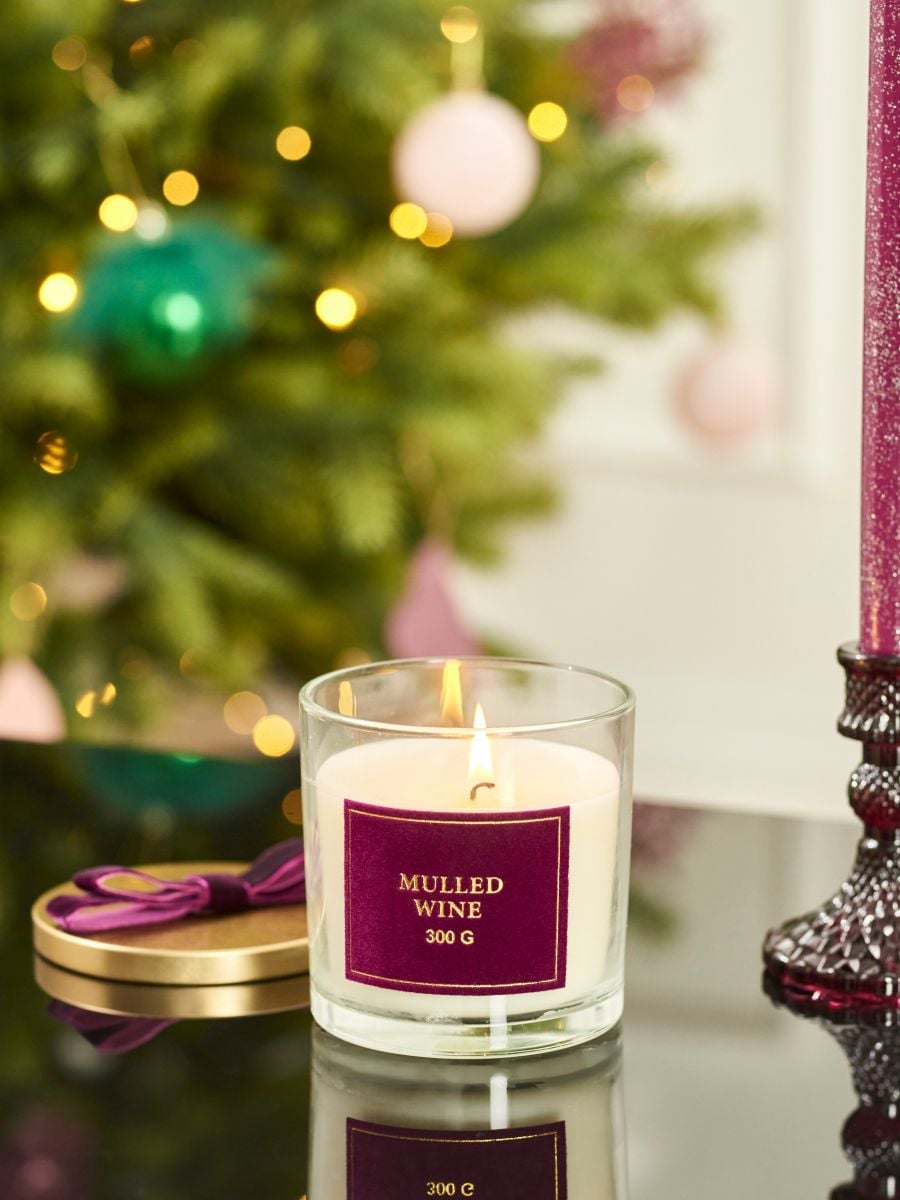Mulled Wine scented candle - dark violet - SINSAY