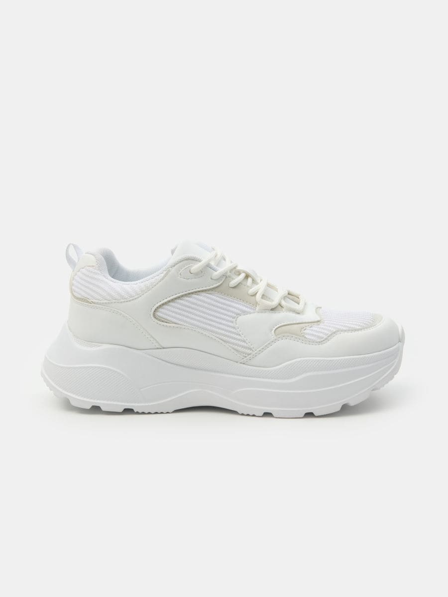 Sznurowane sneakersy z imitacji skóry - biały - SINSAY
