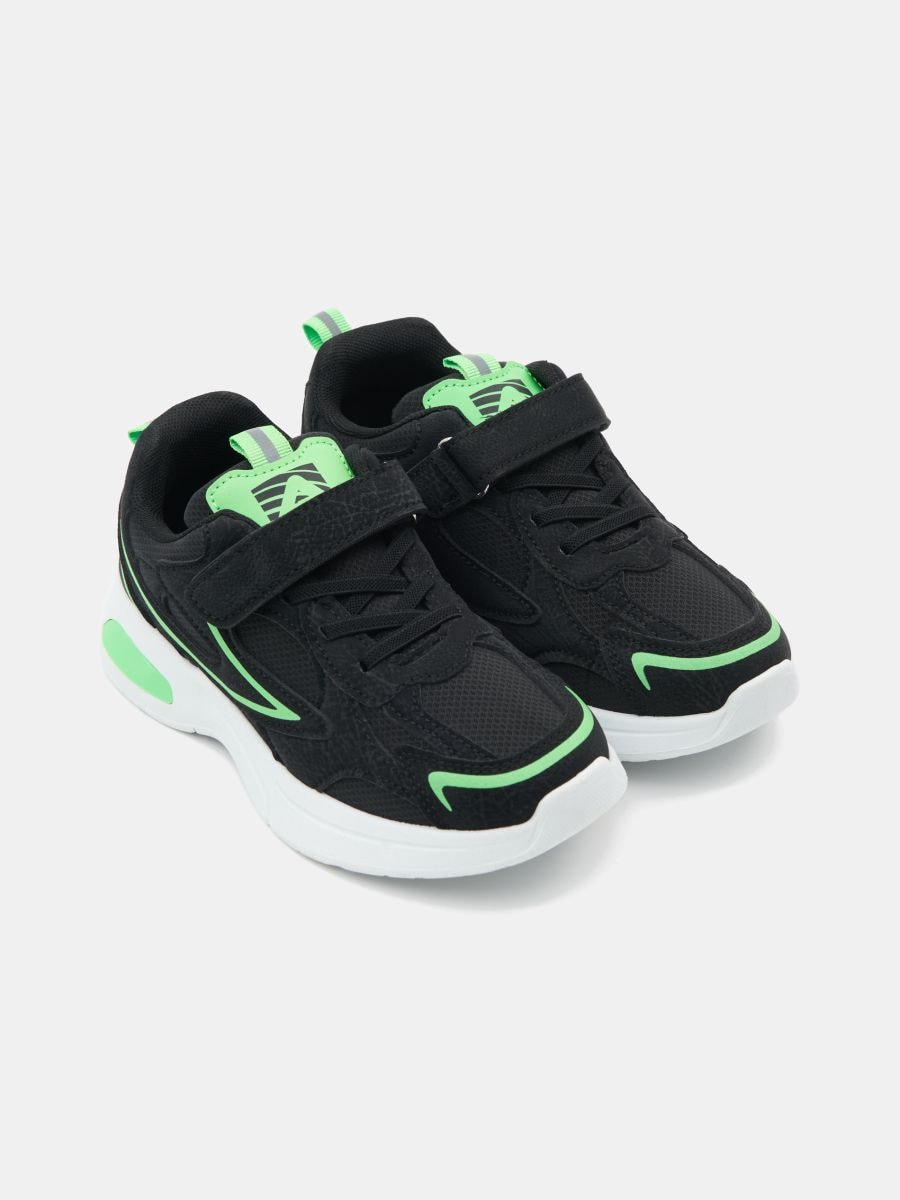 Sneakersy ze świecącą podeszwą Active - czarny - SINSAY