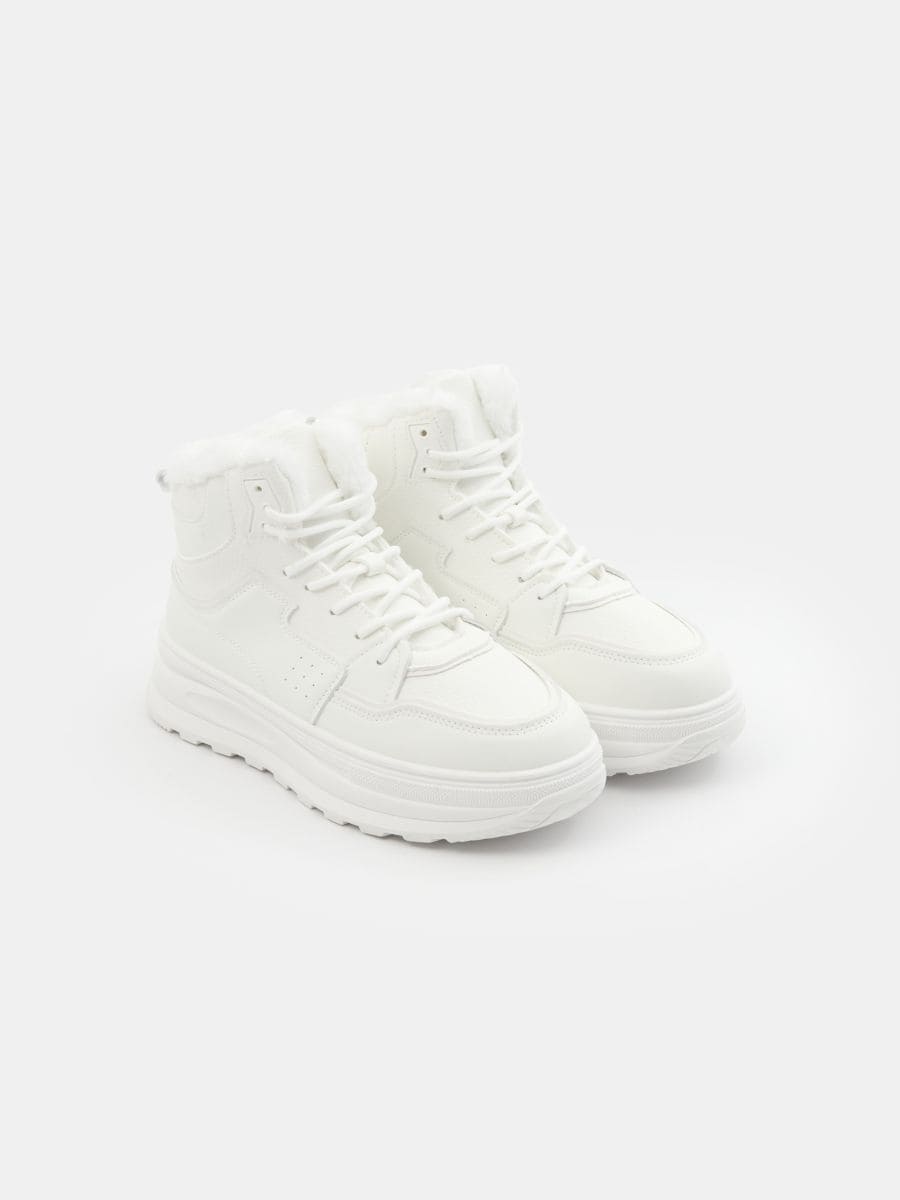 Sneakersy zimowe z futerkiem - biały - SINSAY