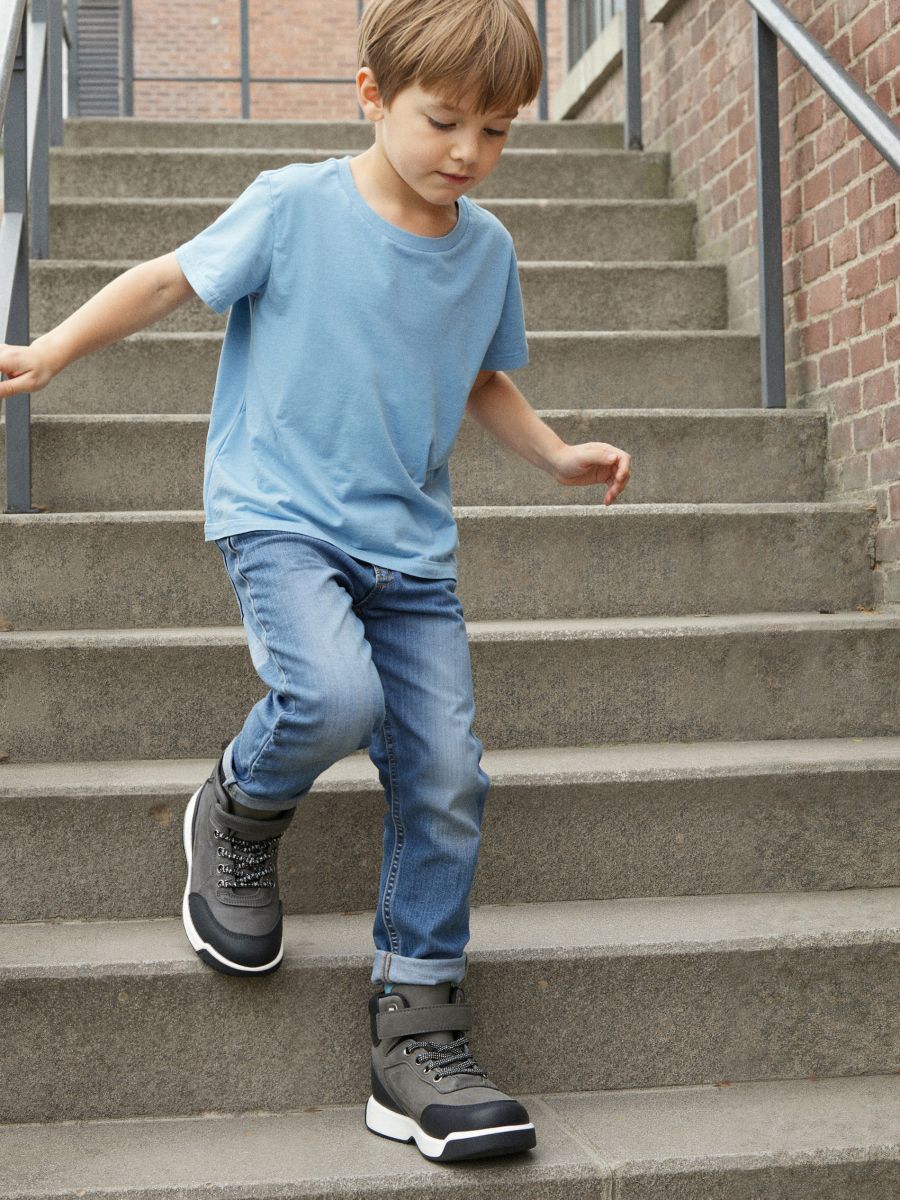 Visoke planinarske cipele - tamno siva - SINSAY