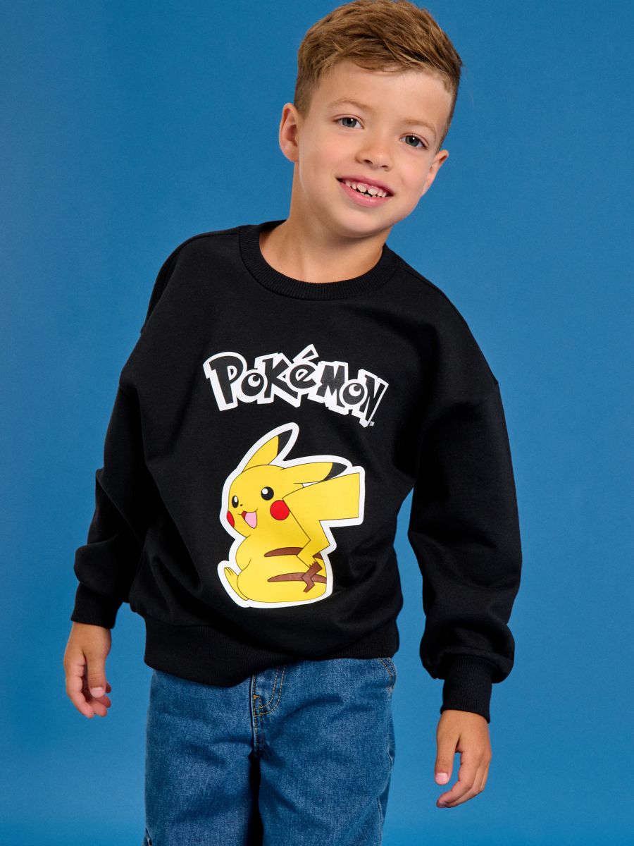 Pulover s crewneck izrezom Pokemon - črna - SINSAY