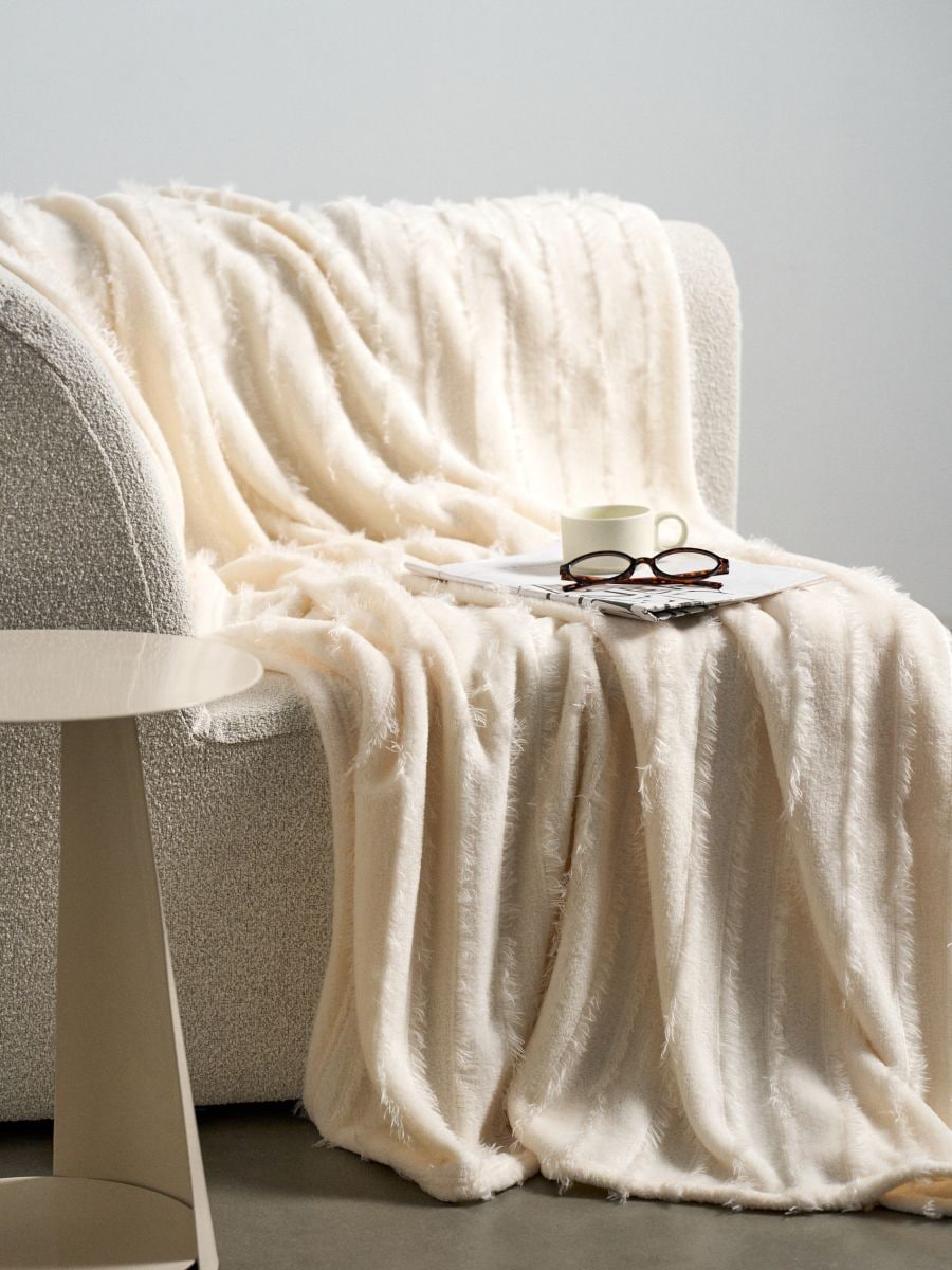 Κουβέρτα με κρόσσια - κρεμ - SINSAY