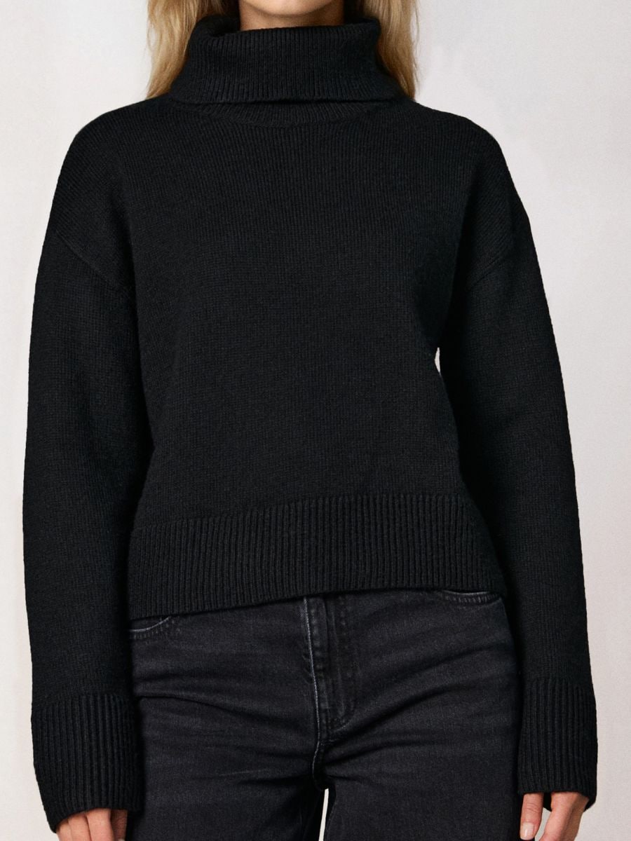 Basic glatka dolčevita - crno - SINSAY