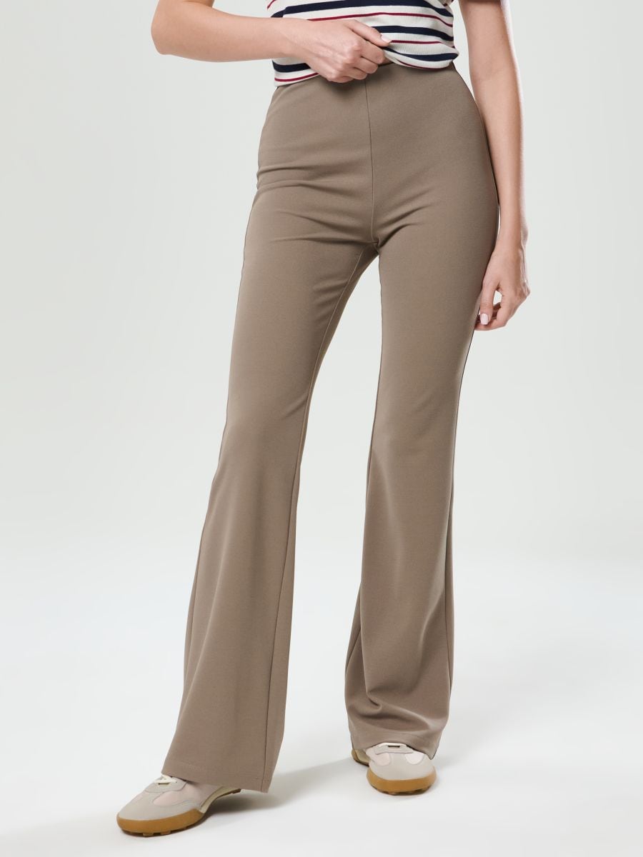 Pantaloni flare - cafeniu - SINSAY