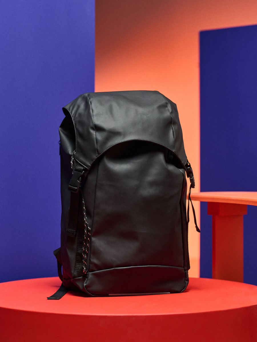 Nahrbtnik z nastavljivimi naramnicami - črna - SINSAY