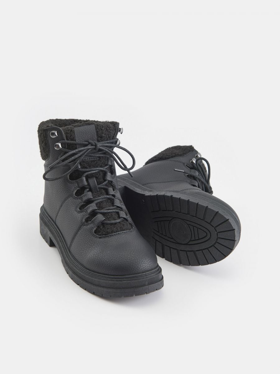 Zateplené členkové topánky - čierna - SINSAY