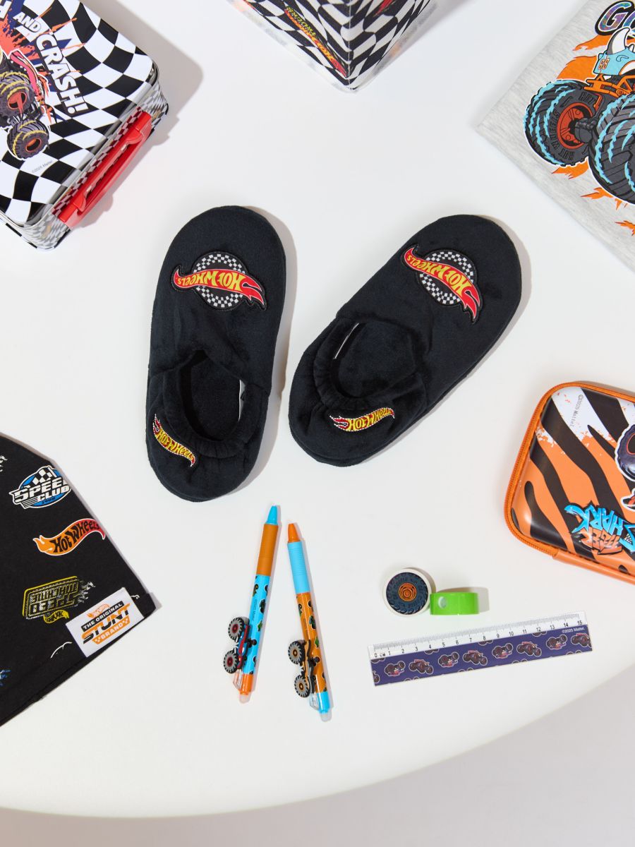 Kapcie Hot Wheels - czarny - SINSAY