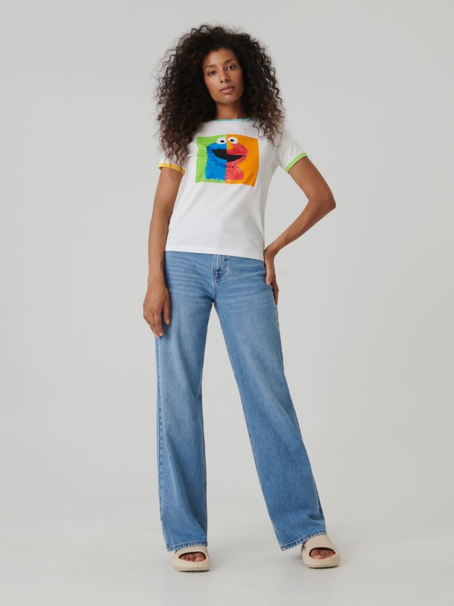 Sesame Street T-shirt with print - cream - SINSAY