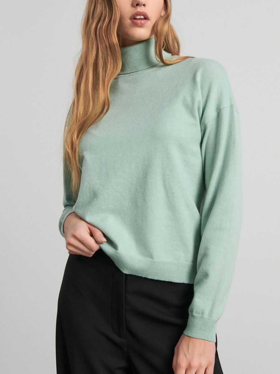 Sweter z golfem - zielony - SINSAY