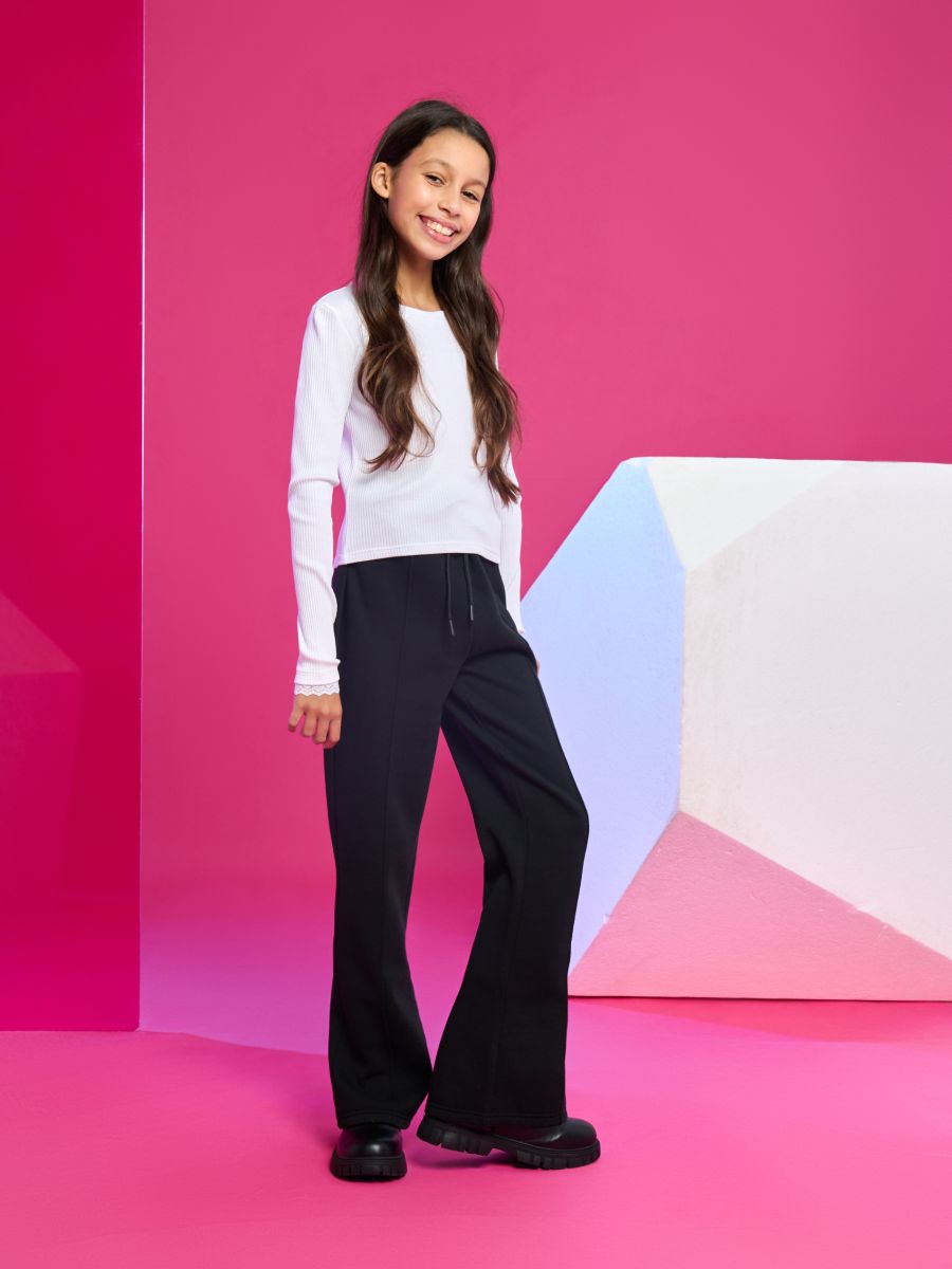 Spodnie dresowe flare - czarny - SINSAY