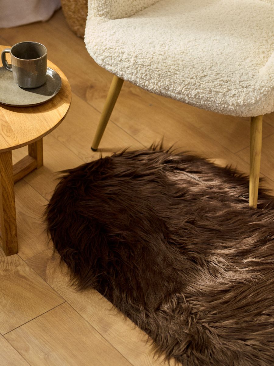 Owalny dywan - brązowy - SINSAY