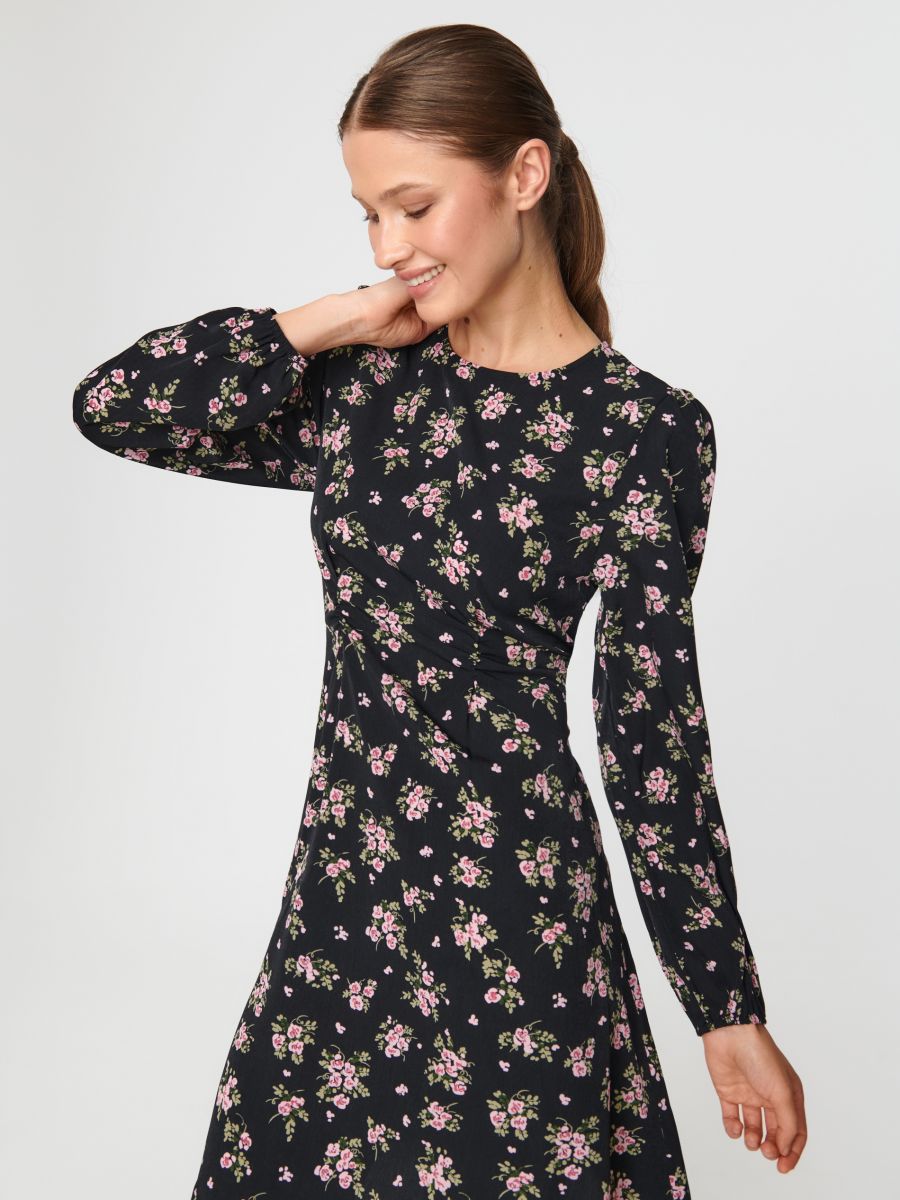Sukienka mini w kwiaty - wielobarwny - SINSAY