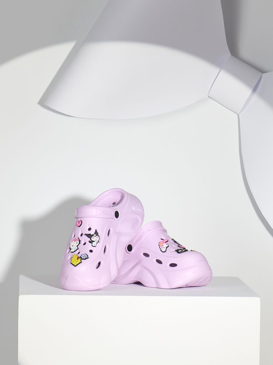 Dřeváky s páskem na patě Hello Kitty - levandulová - SINSAY