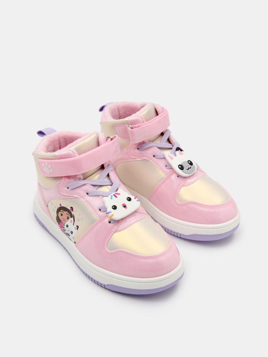 Кеди вище кісточки з 3D аплікацією Gabby’s Dollhouse - рожевий - SINSAY