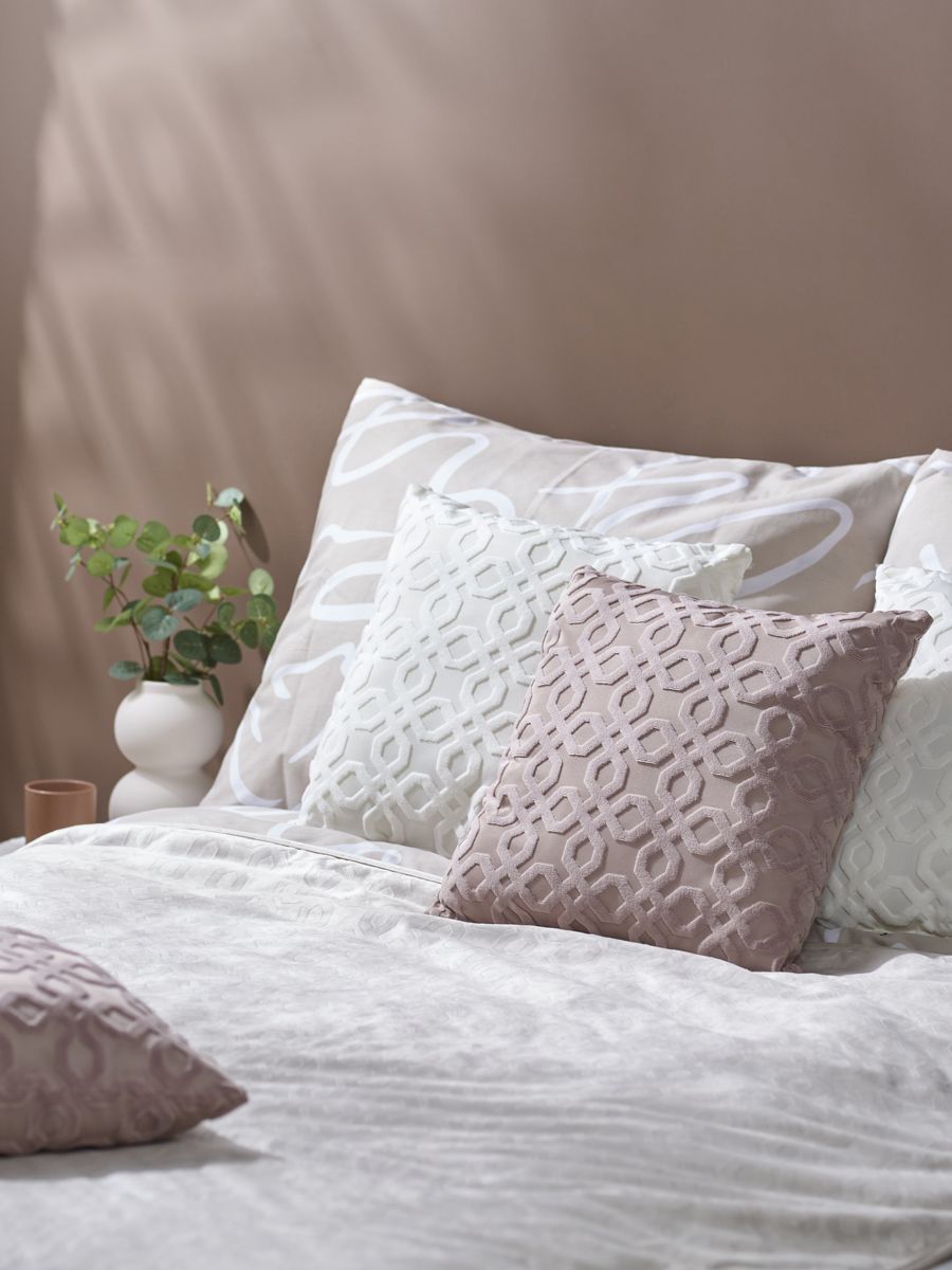 Decorative pillow - pastel pink - SINSAY