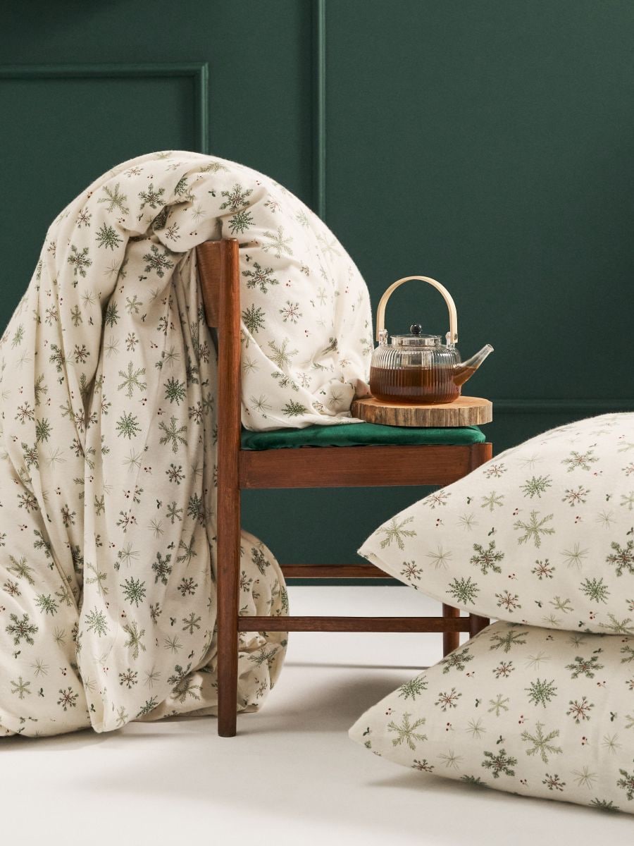 Σετ κλινοσκεπασμάτων Χριστουγέννων με μοτίβο νιφάδων χιονιού - κρεμ - SINSAY