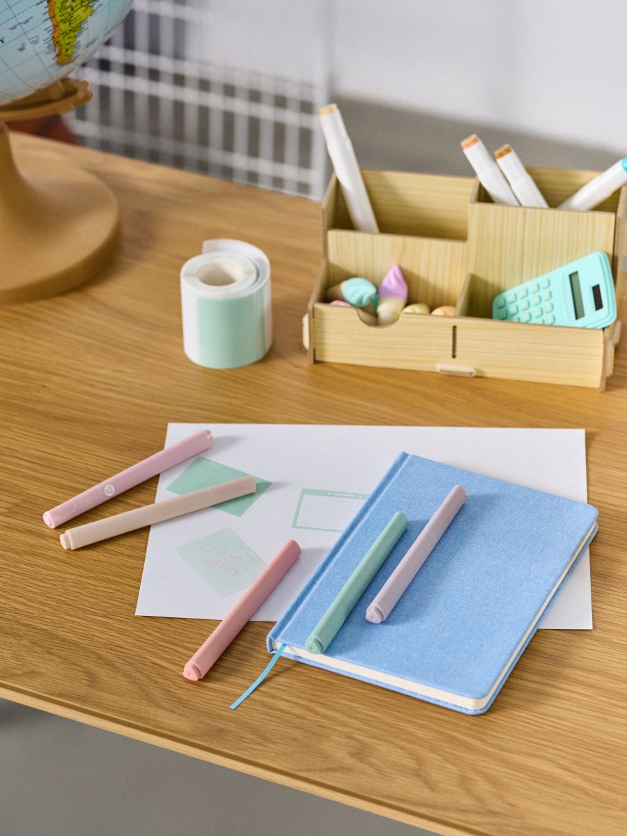 Komplet: beležka in označevalci - mornarica - SINSAY