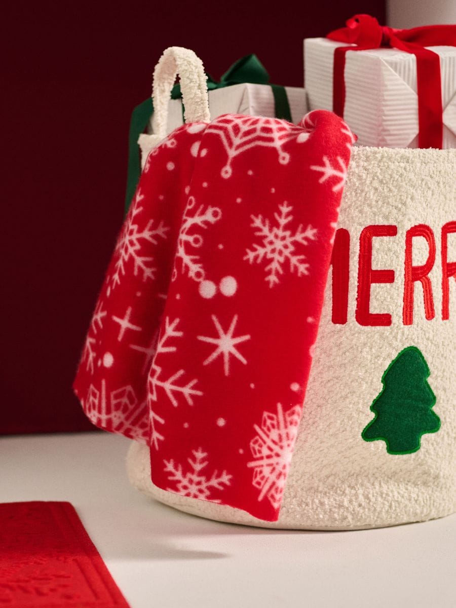 Шарено одеяло с коледен мотив - бял - SINSAY