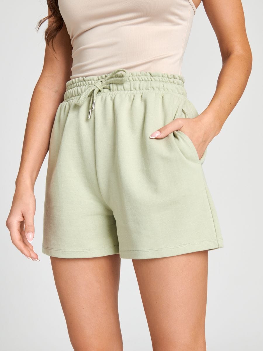 Kratke hlače - bledo zelena - SINSAY