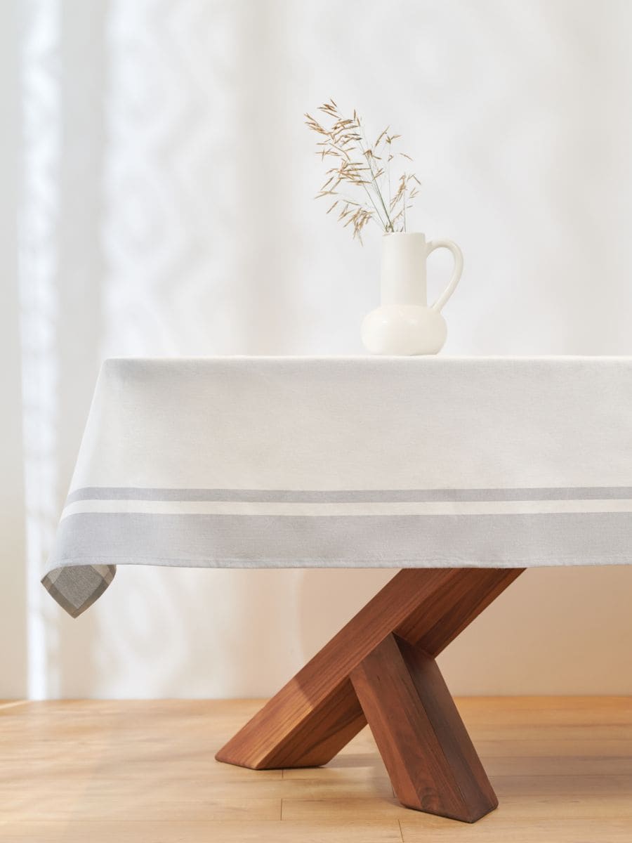 Table cloth - light grey - SINSAY