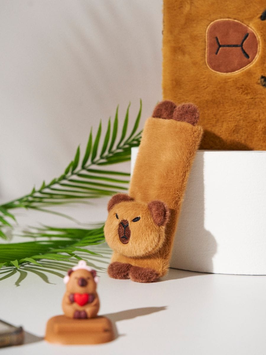 Saugos diržo užvalkalas su kapibaros motyvu - aukso ruda - SINSAY