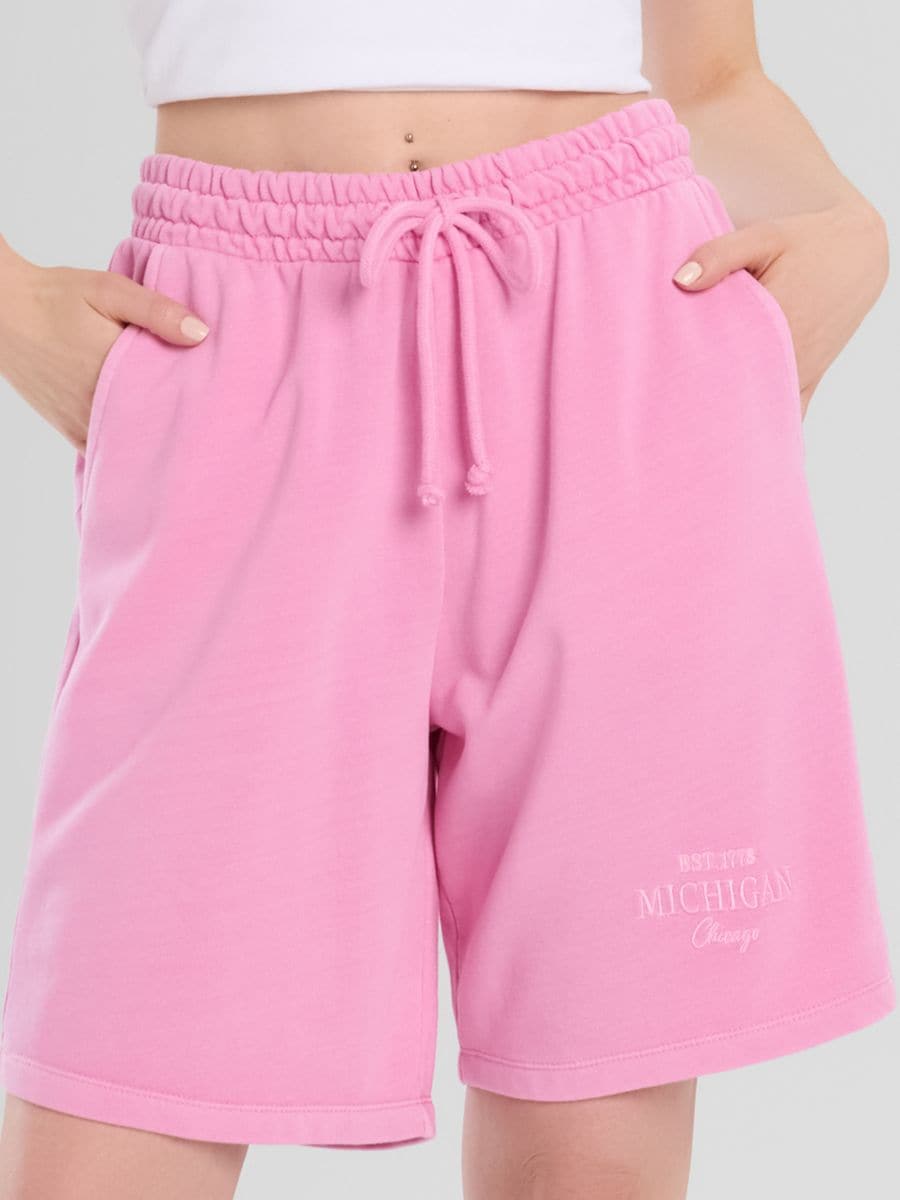 Shorts con laccetto e ricamo decorativo - rosa - SINSAY