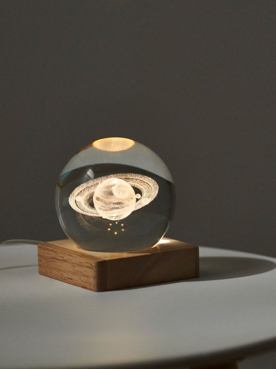 Lampka z motywem planety Saturn - biały - SINSAY