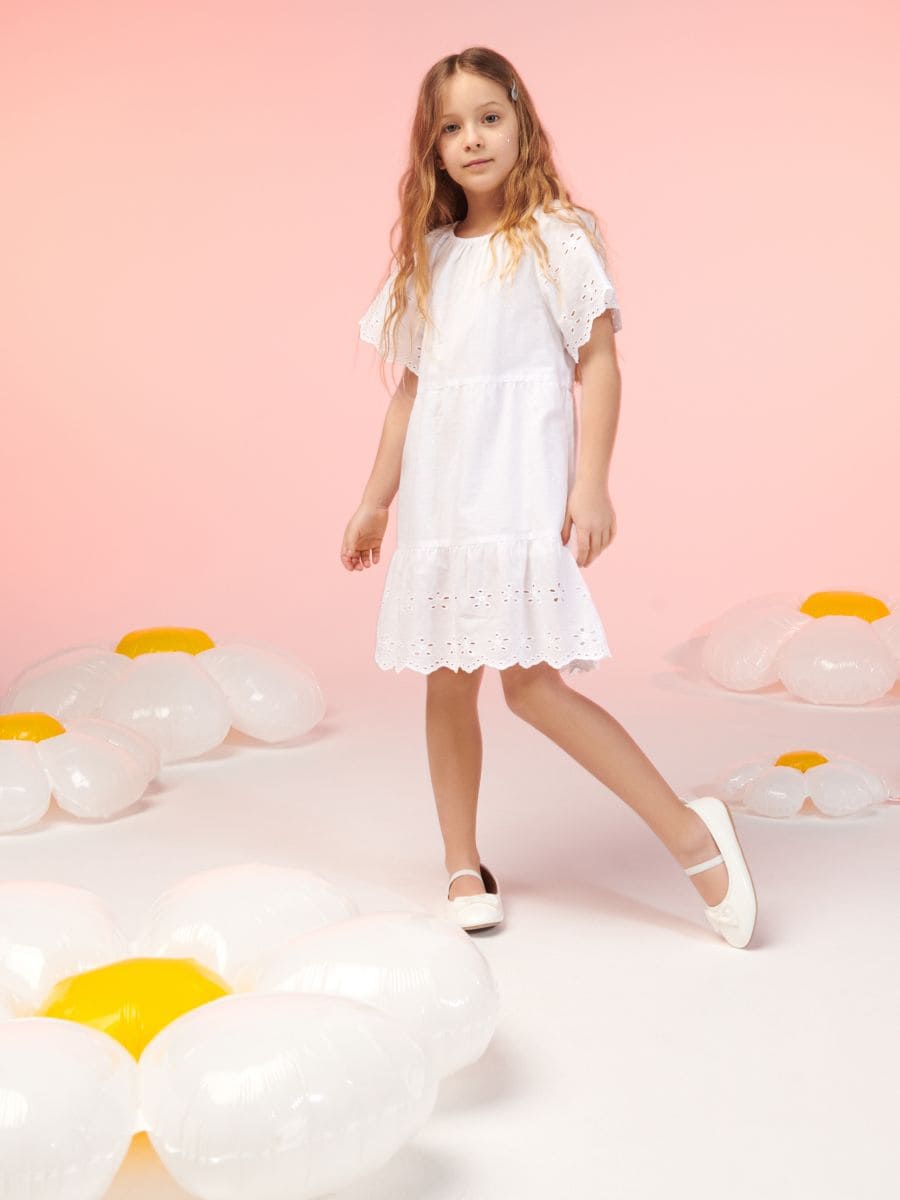 Babydoll stiliaus suknelė - balta - SINSAY