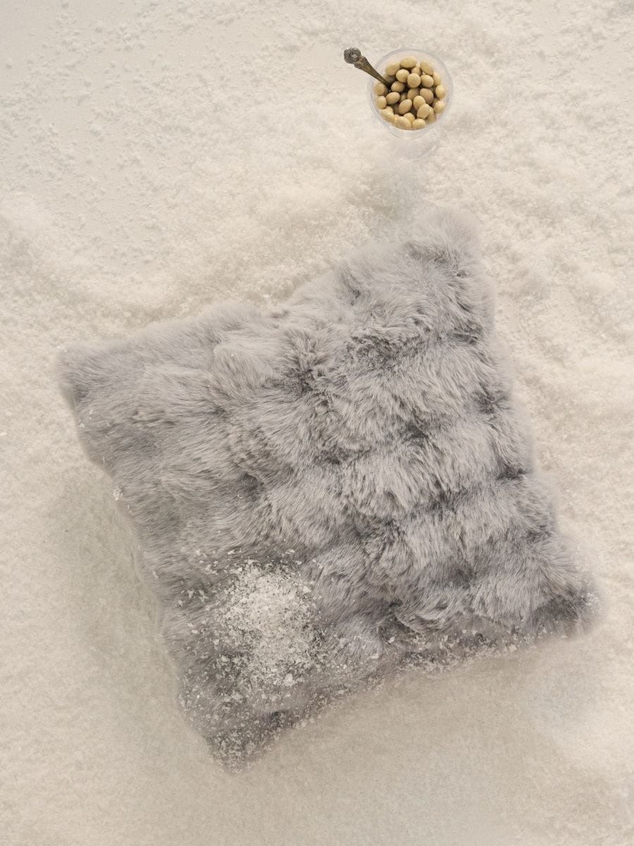 Fodera per cuscino con pelliccia ecologica - grigio chiaro - SINSAY