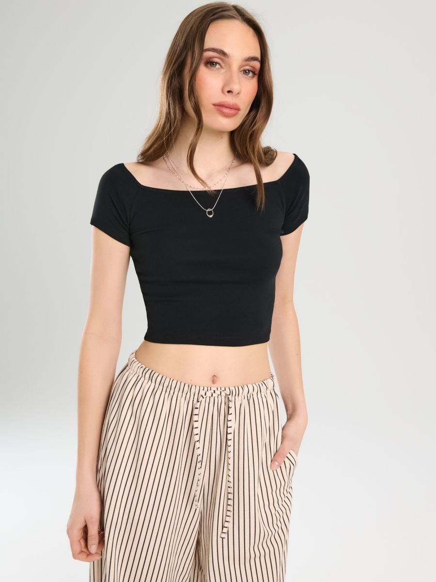 Crop top cu mânecă scurtă - negru - SINSAY
