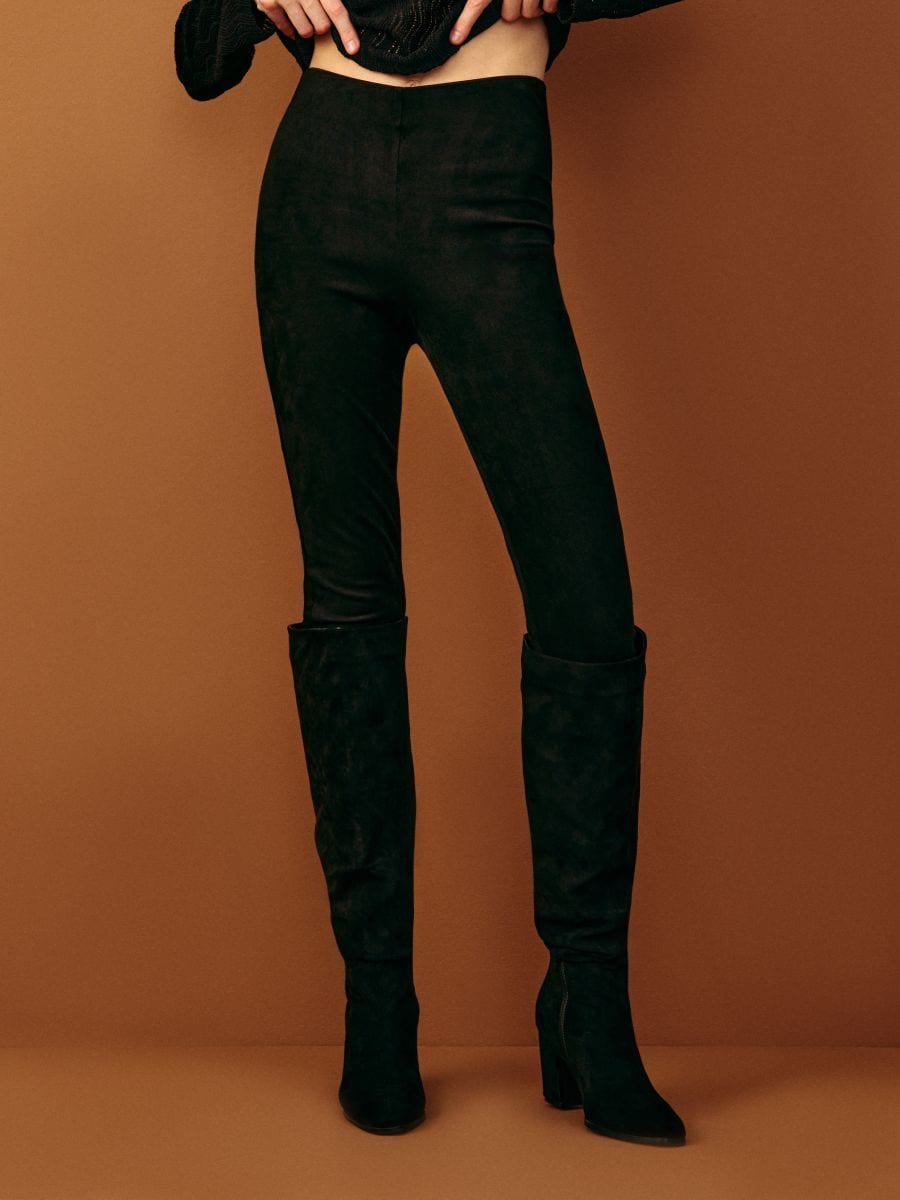 Legginsy z imitacji zamszu - czarny - SINSAY