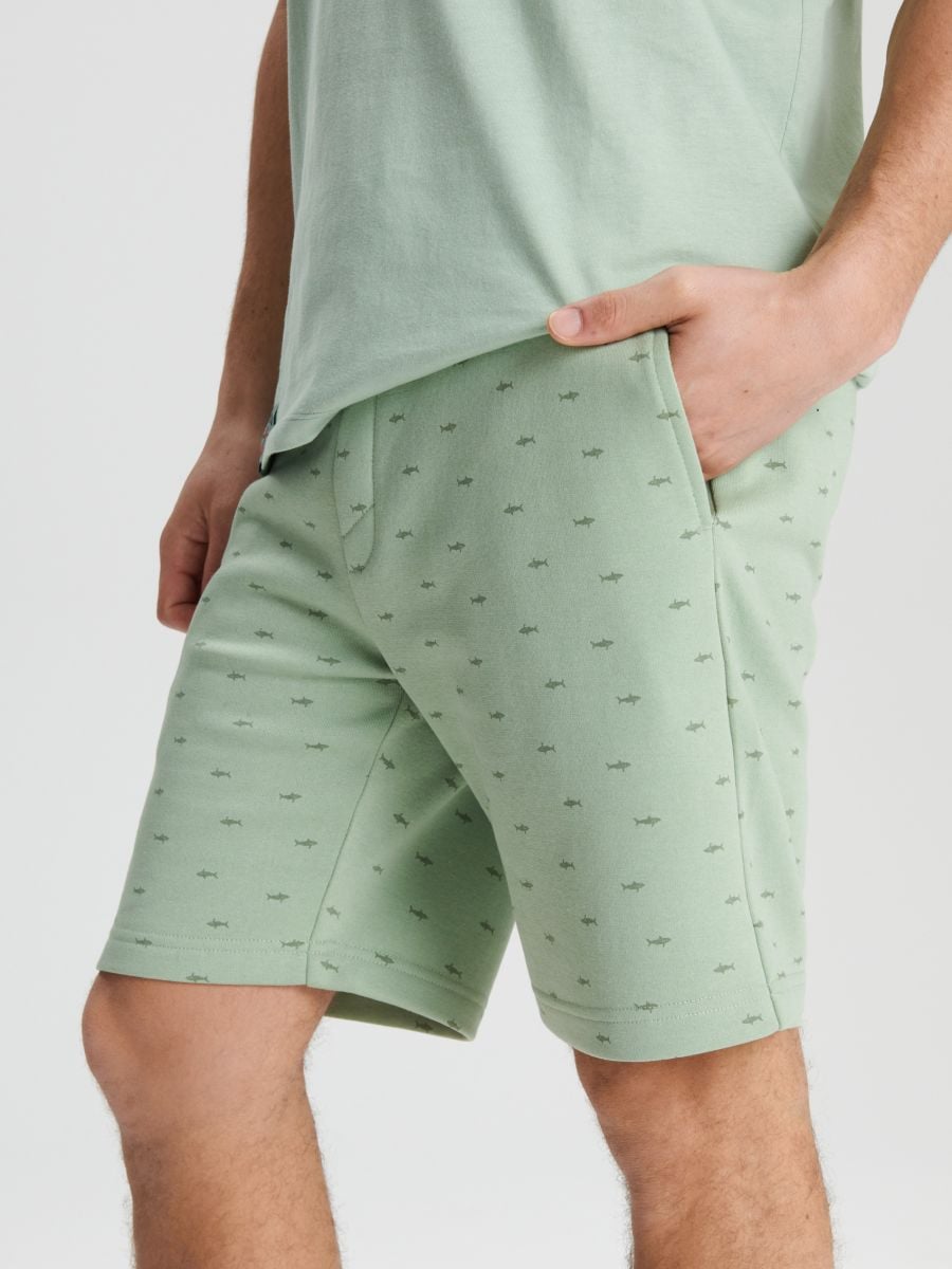 Pantaloni scurți slim - verde-mentă - SINSAY